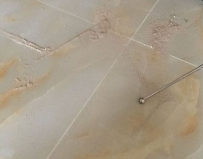 龙安瓷砖空鼓维修公司分享粘合剂选择不当在瓷砖铺贴过程中可能导致以下问题