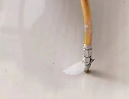 龙安瓷砖空鼓维修公司专业解答在瓷砖铺贴过程中，如果使用的砂料过粗（如全部使用了粗砂），可能会导致以下问题